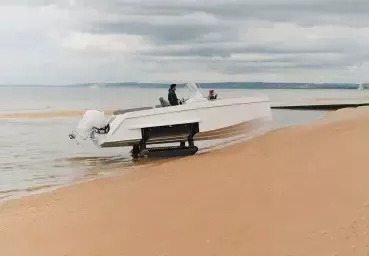 acheter un bateau console centrale amphibie sur chenille de luxe de la marque iguana yachts neuf ou d'occasion chez AC yachting à ARCACHON