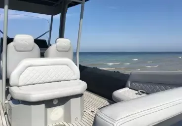 acheter un bateau semi-rigide amphibie sur chenille de luxe de la marque iguana yachts neuf ou d'occasion chez AC yachting à ARCACHON