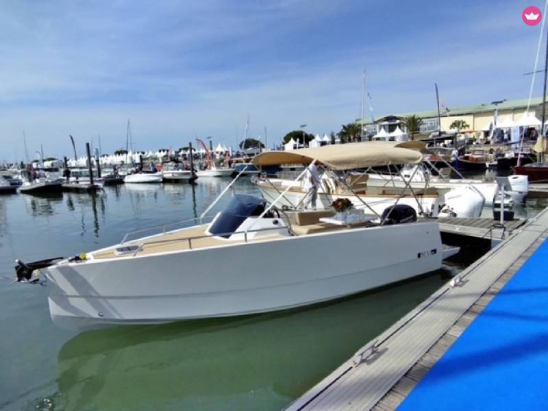 Bateau confortable pour 6 personnes  Nuva M6 à louer à Arcachon